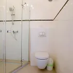 Апартаменты Collins Center *