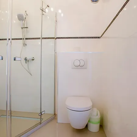 Apartament Collins Center *