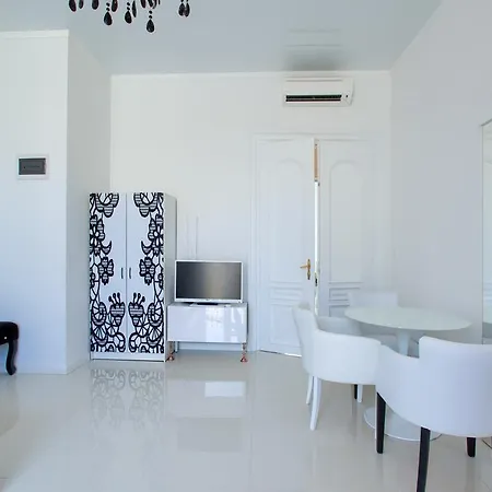 Apartament Collins Center *