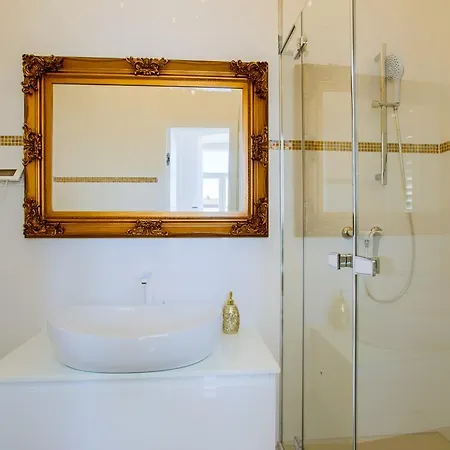 Collins Center Пула