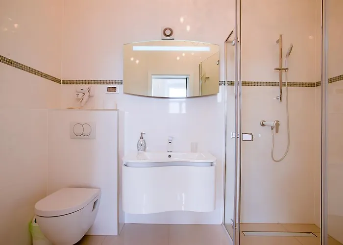 Daire Collins Center *