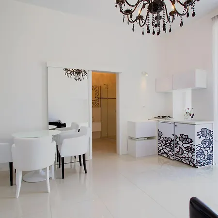 Collins Center Apartment *