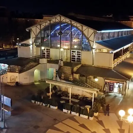 Collins Center 아파트 풀라