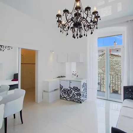 Collins Center Apartment