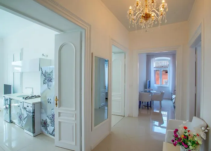 Collins Center 아파트 *